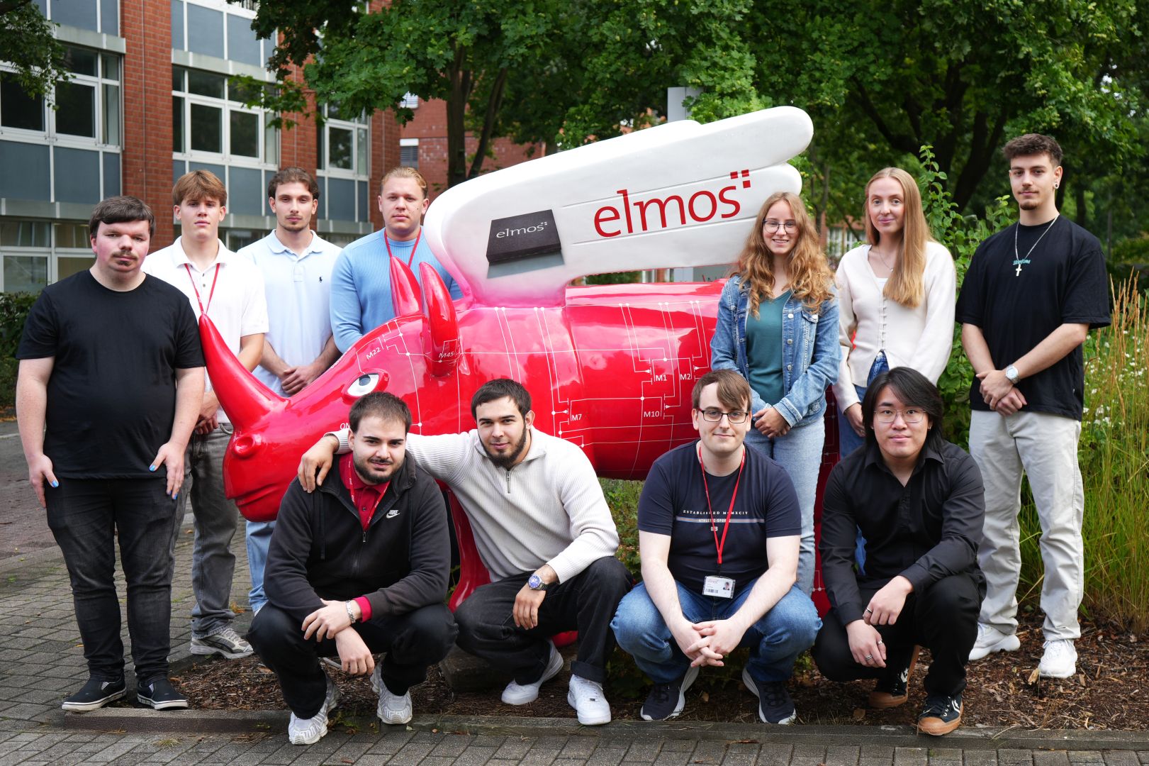 Elmos begrüßt neue Auszubildende und dual Studierende am Standort Dortmund