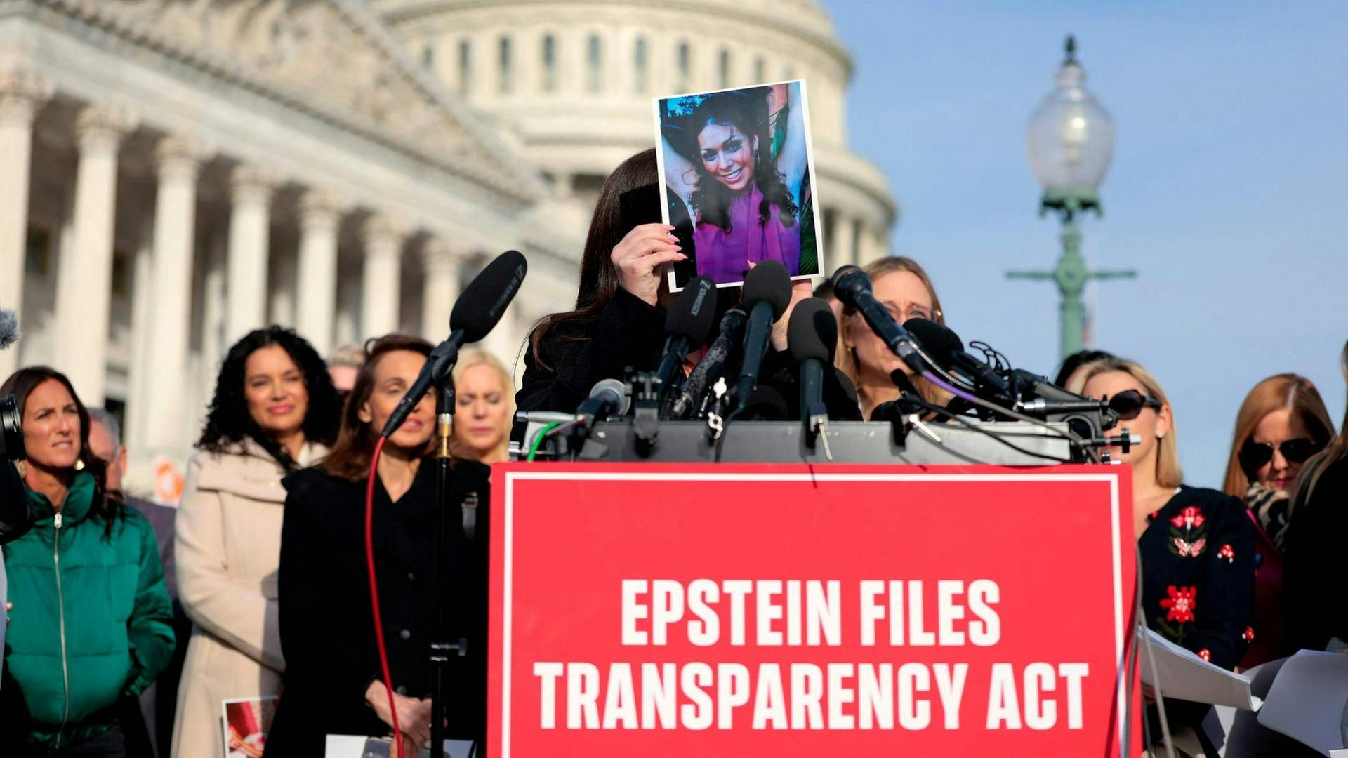 Epstein-Akten veröffentlicht: Diese Prominenten tauchen in den Dokumenten auf