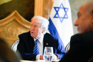 Ex-US-Präsident Trump empfängt Israels Regierungschef Netanjahu