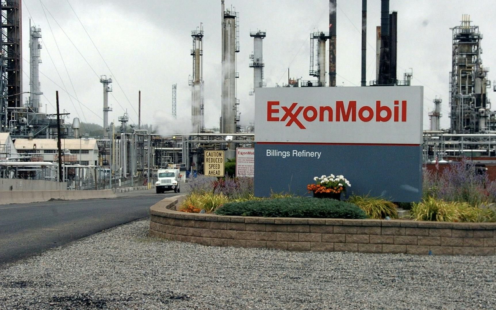 Exxon und Chevron trotzen Ölpreisverfall mit Rekordproduktion – Gewinne dennoch auf Vierjahrestief