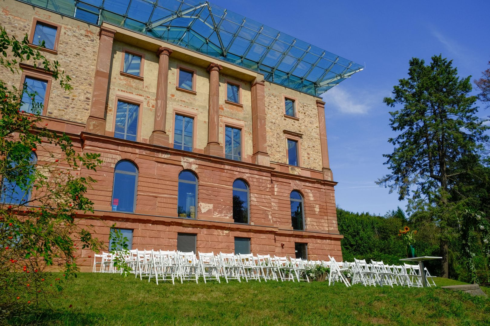 Fokus-Thema Hochzeitsmesse: Heiraten mitten in der Natur im Jagdschloss Platte in Wiesbaden