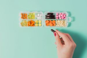 Forscher erfinden Pille, die mehrere Medikamente gestaffelt abgibt