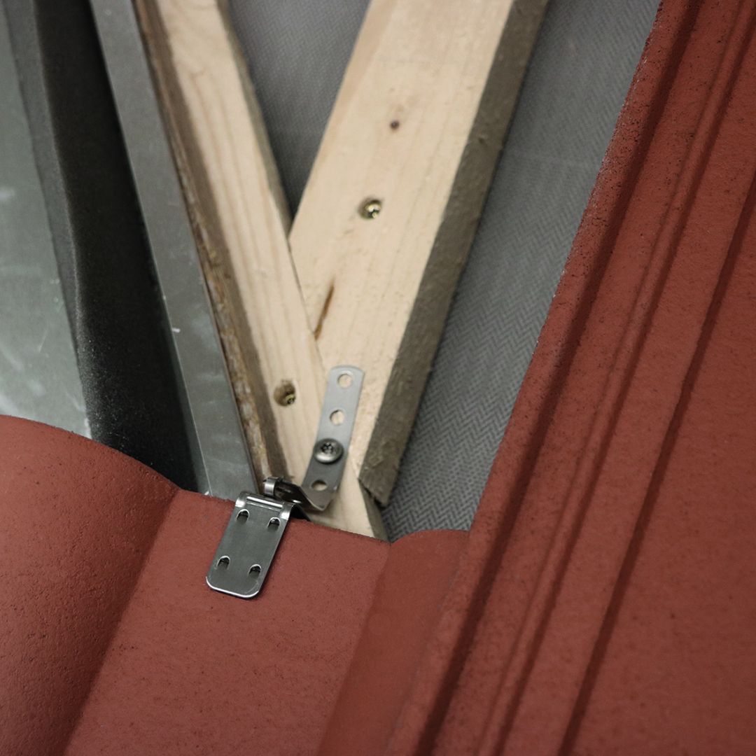 FOS zeigt optimierte Grat- und Kehlklammern auf der NordBau 2025