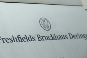 Freshfields trotzt Trump – und riskiert dabei den Bruch mit der US-Strategie