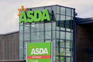 Führungswechsel bei Asda: Allan Leighton übernimmt Leitung in turbulenten Zeiten