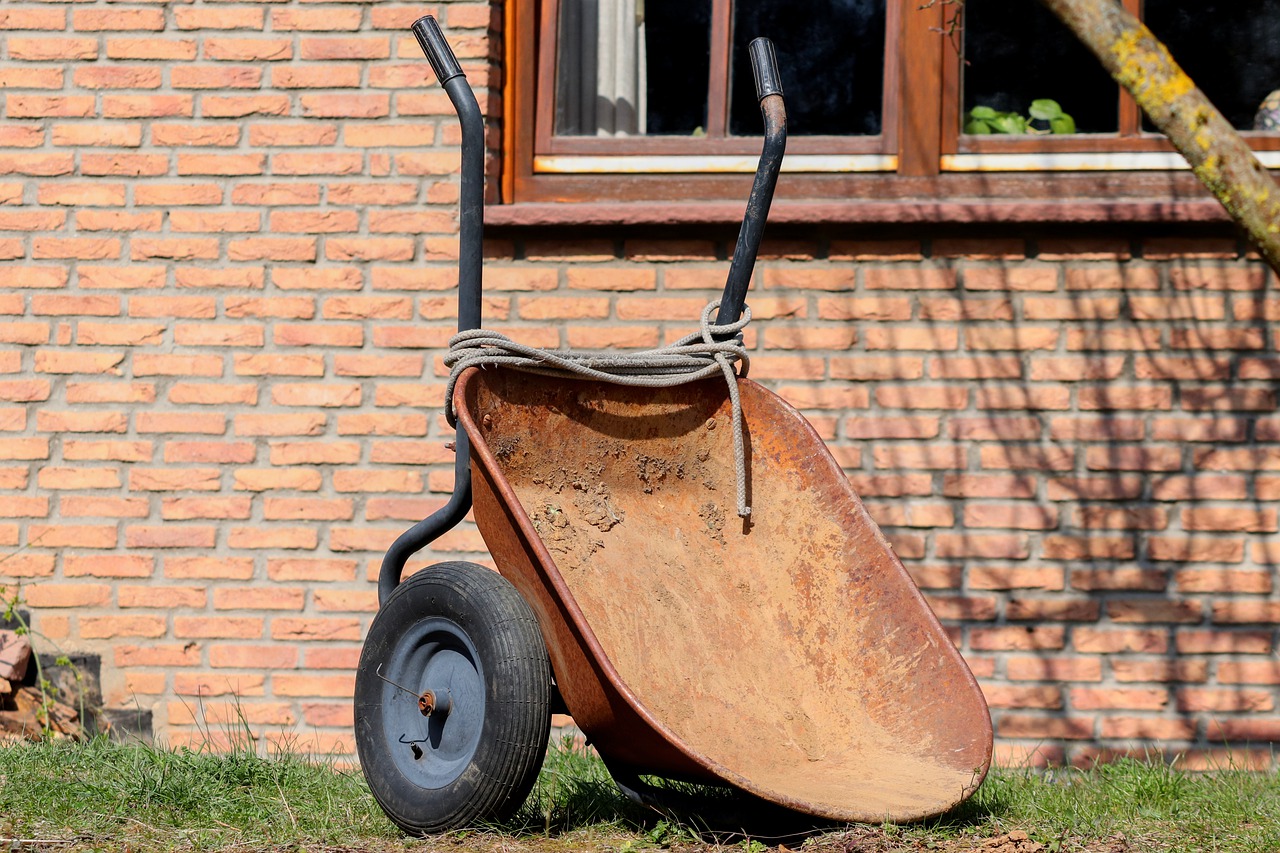 Entrümpelung leichtgemacht: So befreit man ein Haus von Altlasten