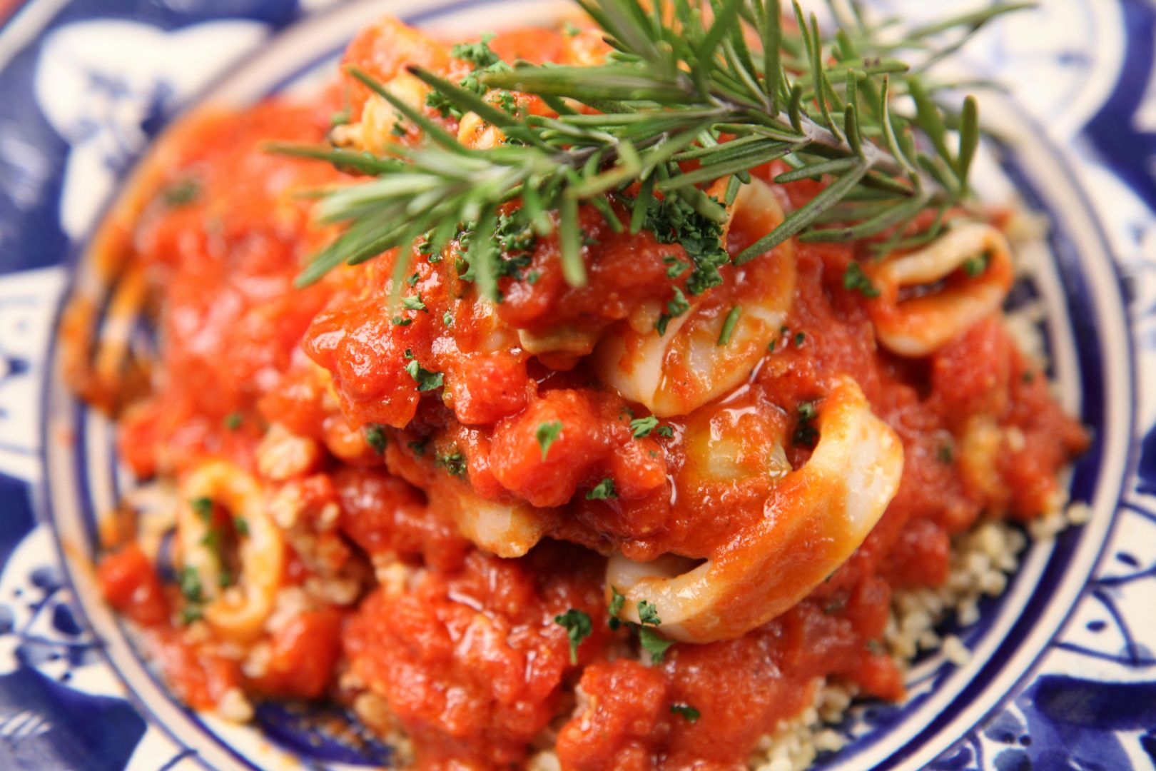 Gekochte Meeresfrüchte Mit Tomatensauce Und Rosmarin