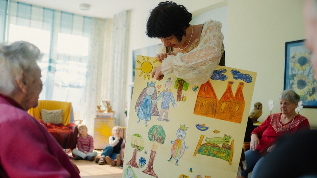 Generationenzauber im Pflegewohnheim „Alt-Treptow“: Wie Märchen Brücken schlagen