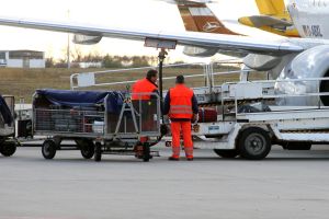 Gepäckverladung am Flughafen