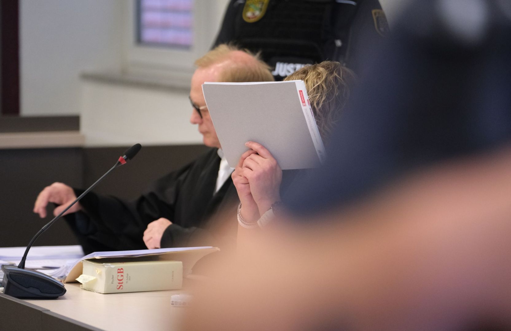 Gerichtsprozess - Totschlag an Neugeborenen