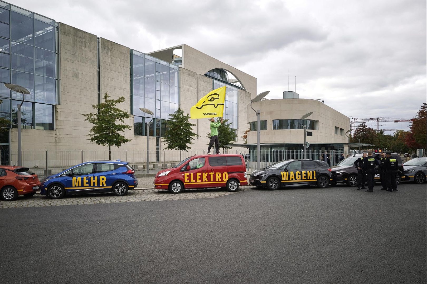 Greenpeace-Protest vor Autogipfel am 09.10.2025