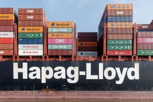 Hapag-Lloyd hebt Gewinnprognose trotz globaler Krisen