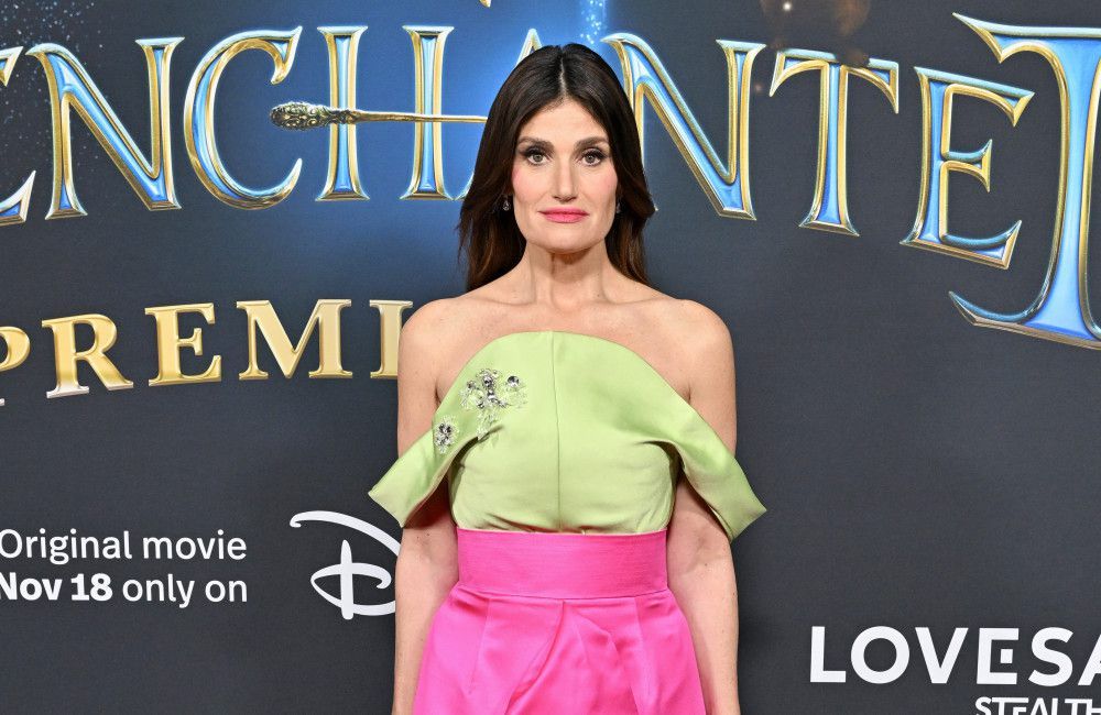 Idina Menzel fuhr schon früh in ihrer Karriere 'illegal' mit dem Auto, um zu Auftritten zu gelangen.