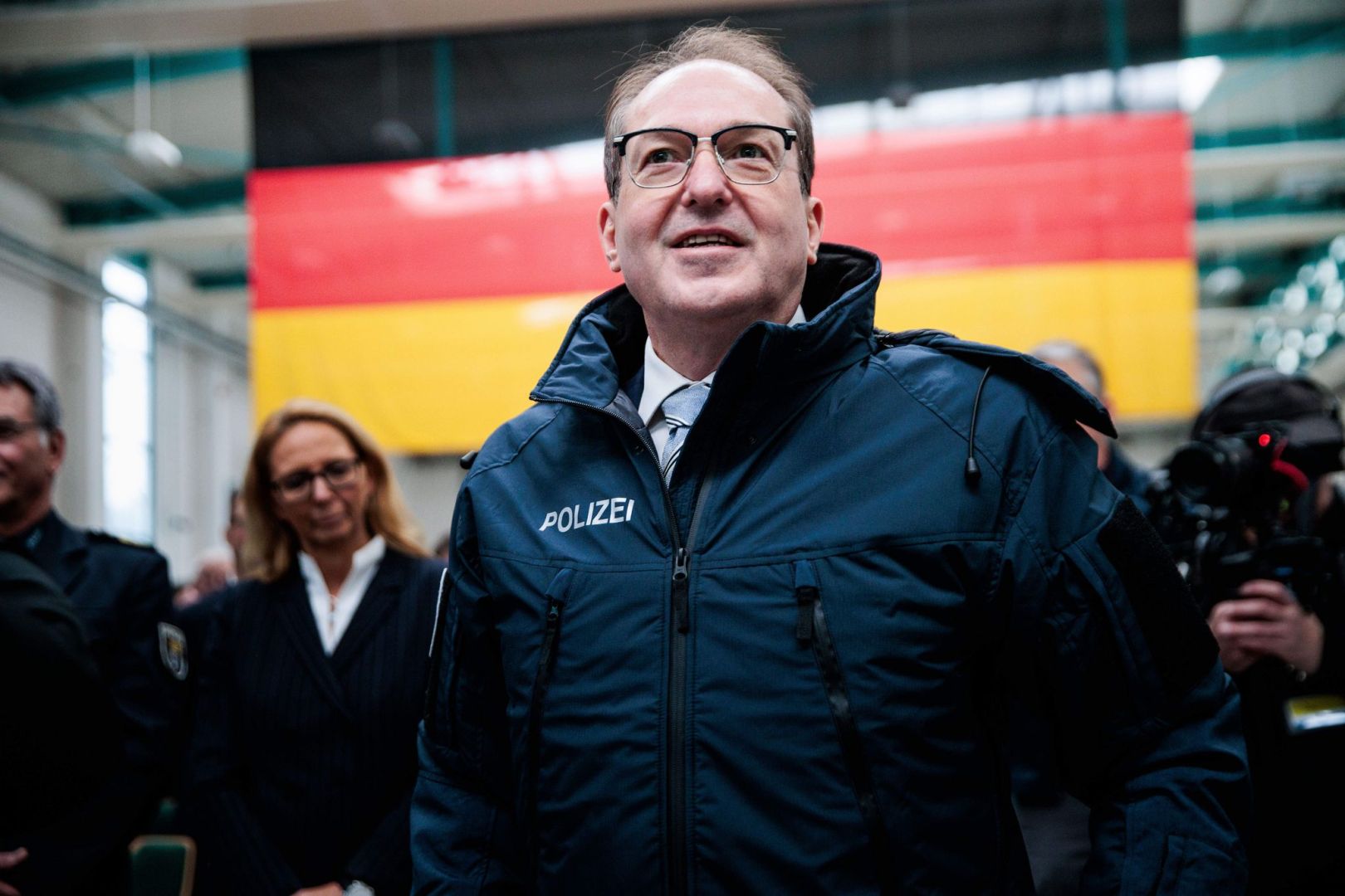 Innenminister Dobrindt stellt Drohnenabwehr in Dienst