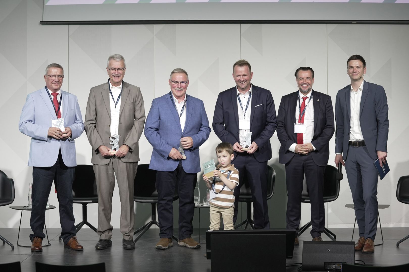 Innovations- und Nachhaltigkeitspreis Feuerverzinken 2026: Bridge Builder GmbH und ZICERO GmbH ausgezeichnet