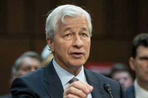 Jamie Dimon warnt vor Stagflation – JP-Morgan-Chef stellt sich gegen Trumps Zinspolitik