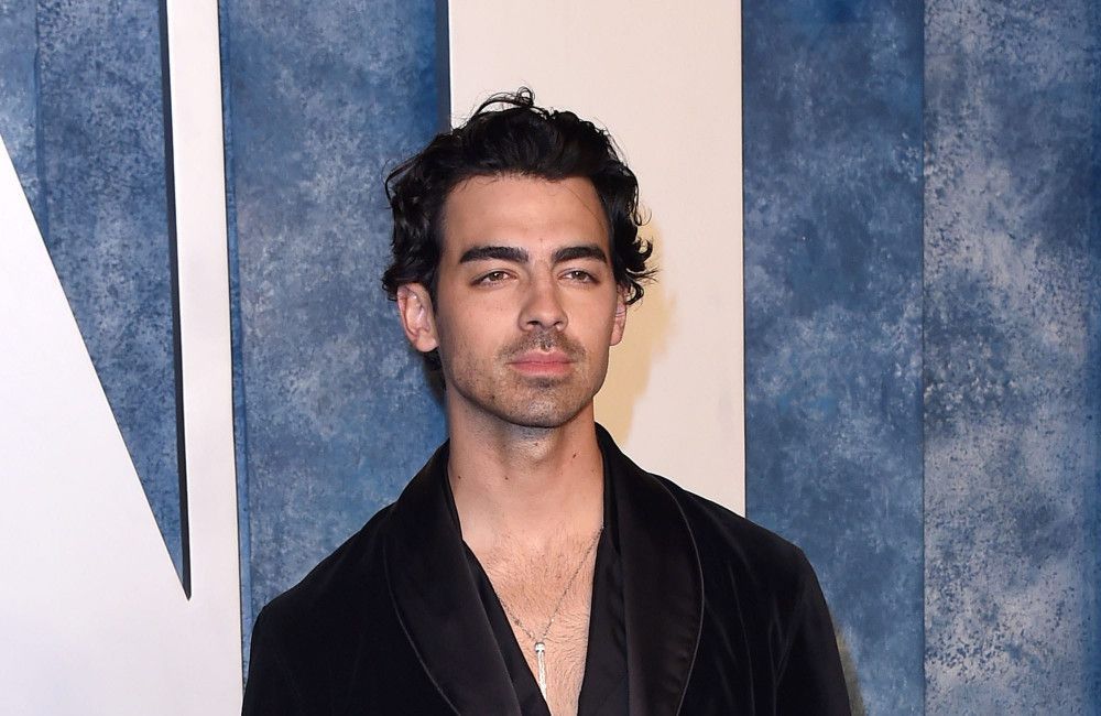 Joe Jonas hat zwei Töchter.