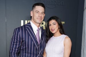 John Cena holt nie sein Handy heraus, wenn er auf einem Date ist.