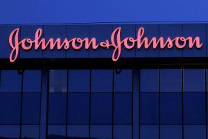 Johnson & Johnson droht in Großbritannien Sammelklage wegen krebserregendem Talkumpuder