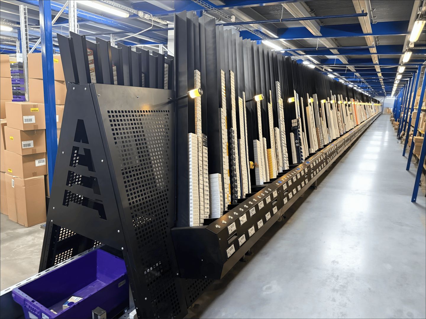 KAPELOU EU präsentiert A-Frame-Automatisierungslösungen für Small-Parts-Fulfillment und hochleistungsfähige Lagerautomation