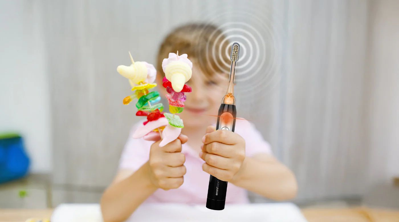 Karies bei Kindern: Wie Zucker die Zähne gefährdet – und was Eltern jetzt tun können