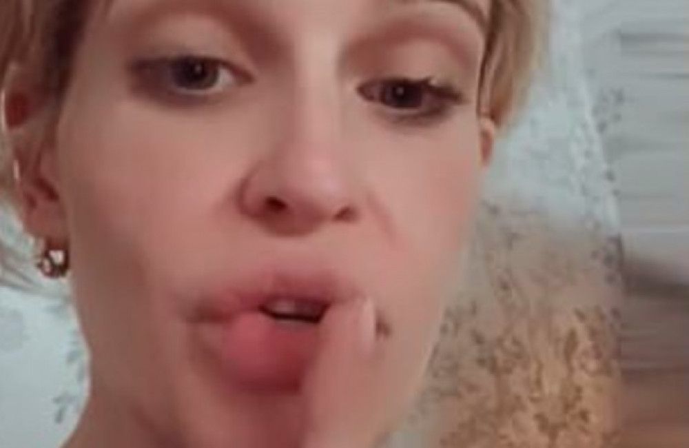 Kelly Osbourne überraschte ihre Mutter Sharon Osbourne zum Geburtstag.