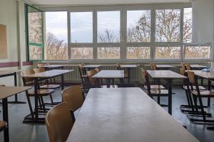 Klassenraum in einer Schule (Archiv)