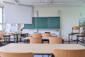 Klassenraum in einer Schule (Archiv)