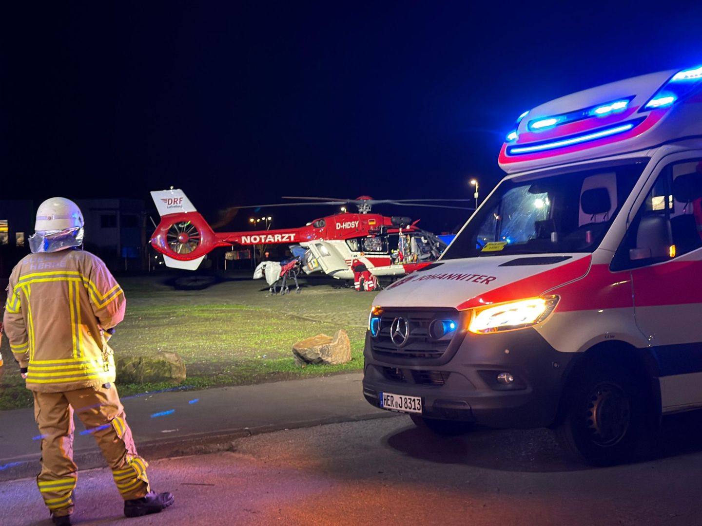 Kleinkind stürzt aus Fenster