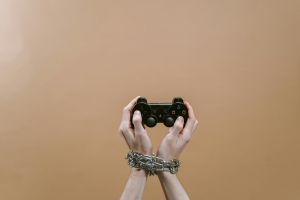 Kostenloses Stock Foto zu abhängigkeit, begrifflich, braunem hintergrund