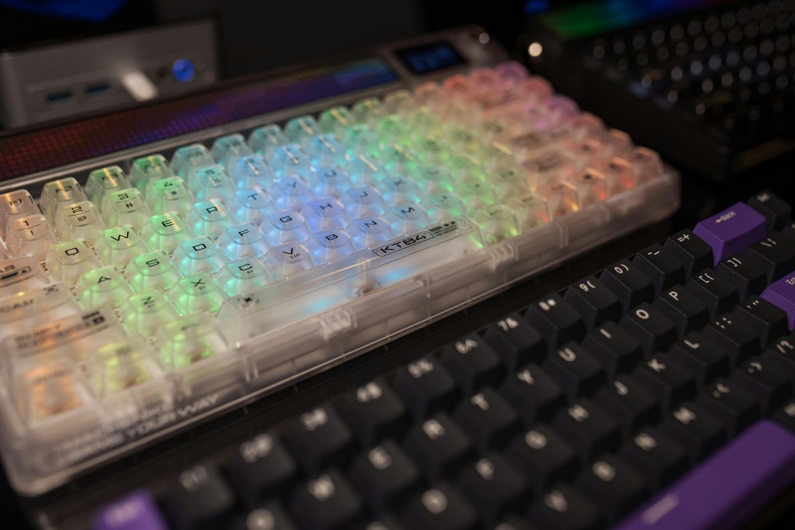 Kostenloses Stock Foto zu anpassbare beleuchtung, arbeitsplatz, beleuchtete tastatur