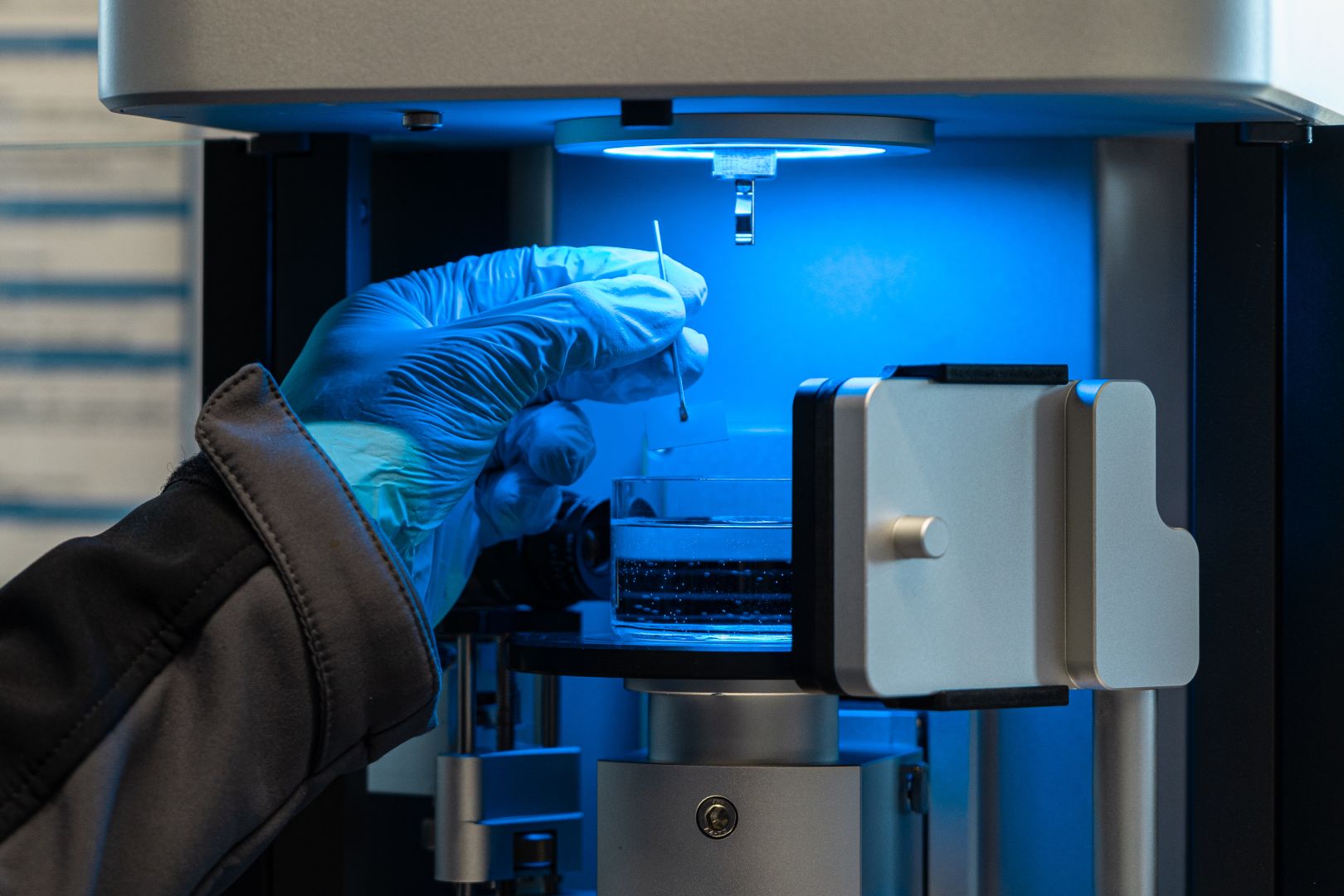 Kraft trifft Oberfläche: Neues Force-Tensiometer am SKZ