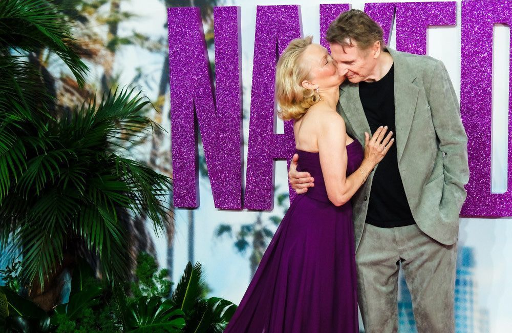 Liam Neeson machte den ersten Schritt bei Pamela Anderson.