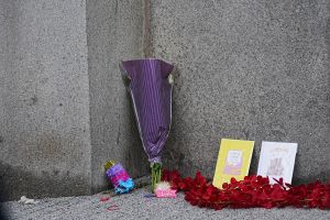 Liverpool nach der Fahrt von Auto in Menschenmenge