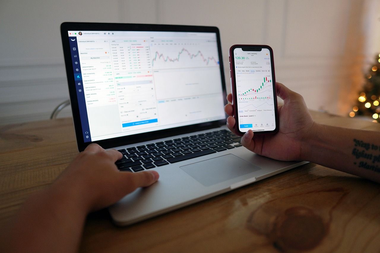 man, computer, stock trading, iphone, hands, finance, day trading, wall street, finances, investor