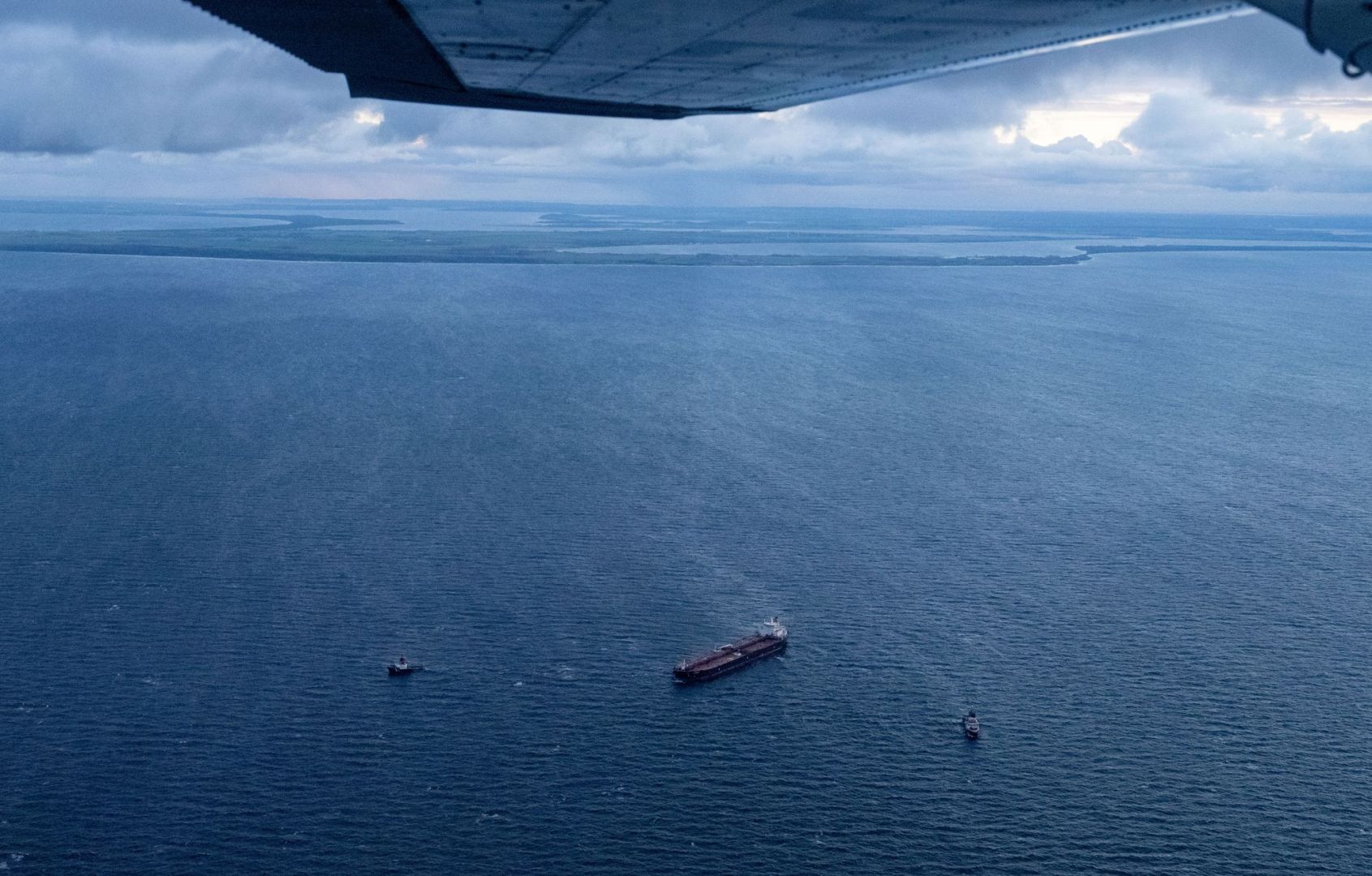 Manövrierunfähiger Öltanker vor Rügen