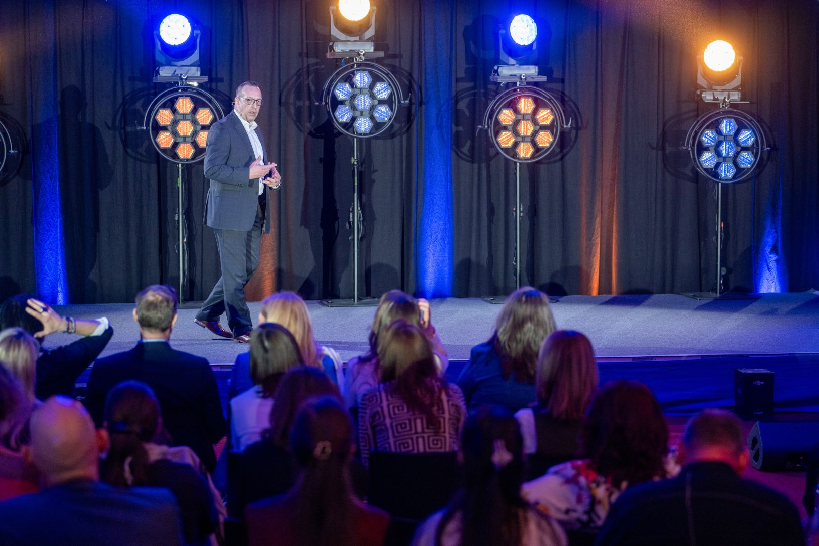 Mehr Umsatz durch emotionale Kundenbeziehungen und motivierte Verkäufer - Innovative Verkaufstrainings für nachhaltigen Erfolg