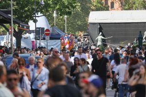 Menschen auf der Straße (Archiv)