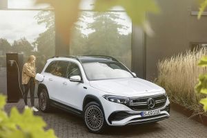 Mercedes-Benz rutscht in Margenkrise – China-Schwäche und E-Auto-Delle zwingen Konzern zu Sparkurs