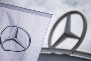Mercedes-Benz verliert 43 % Gewinn
