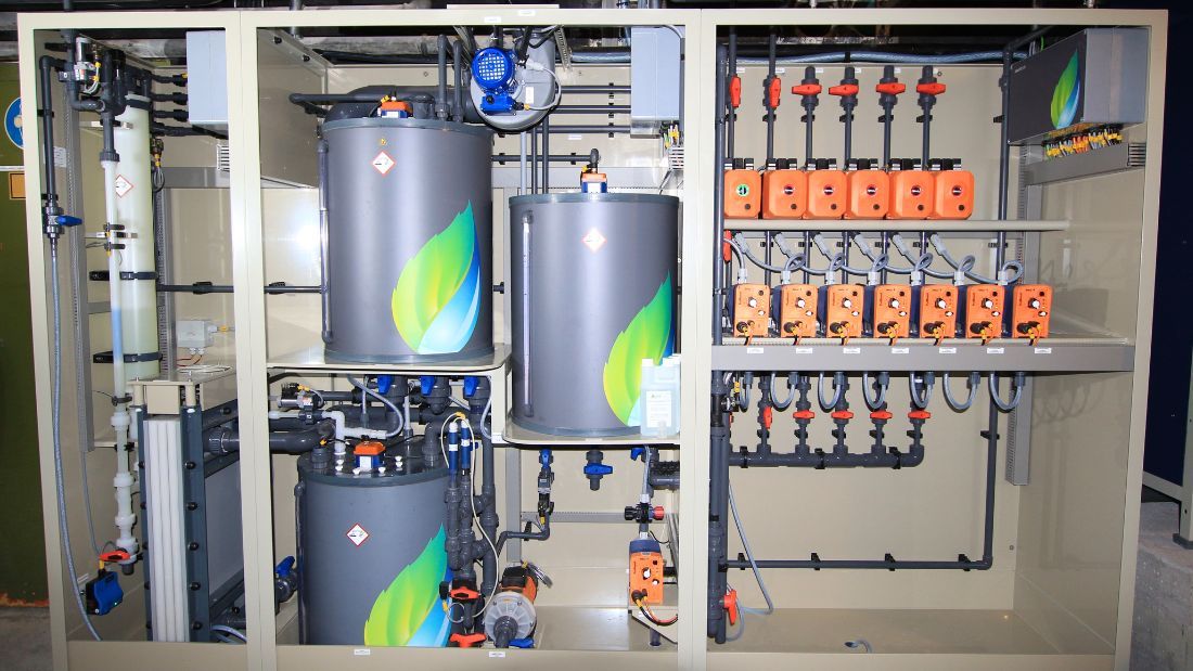Moderne Elektrolyse-Desinfektion für öffentliche Hallenbäder