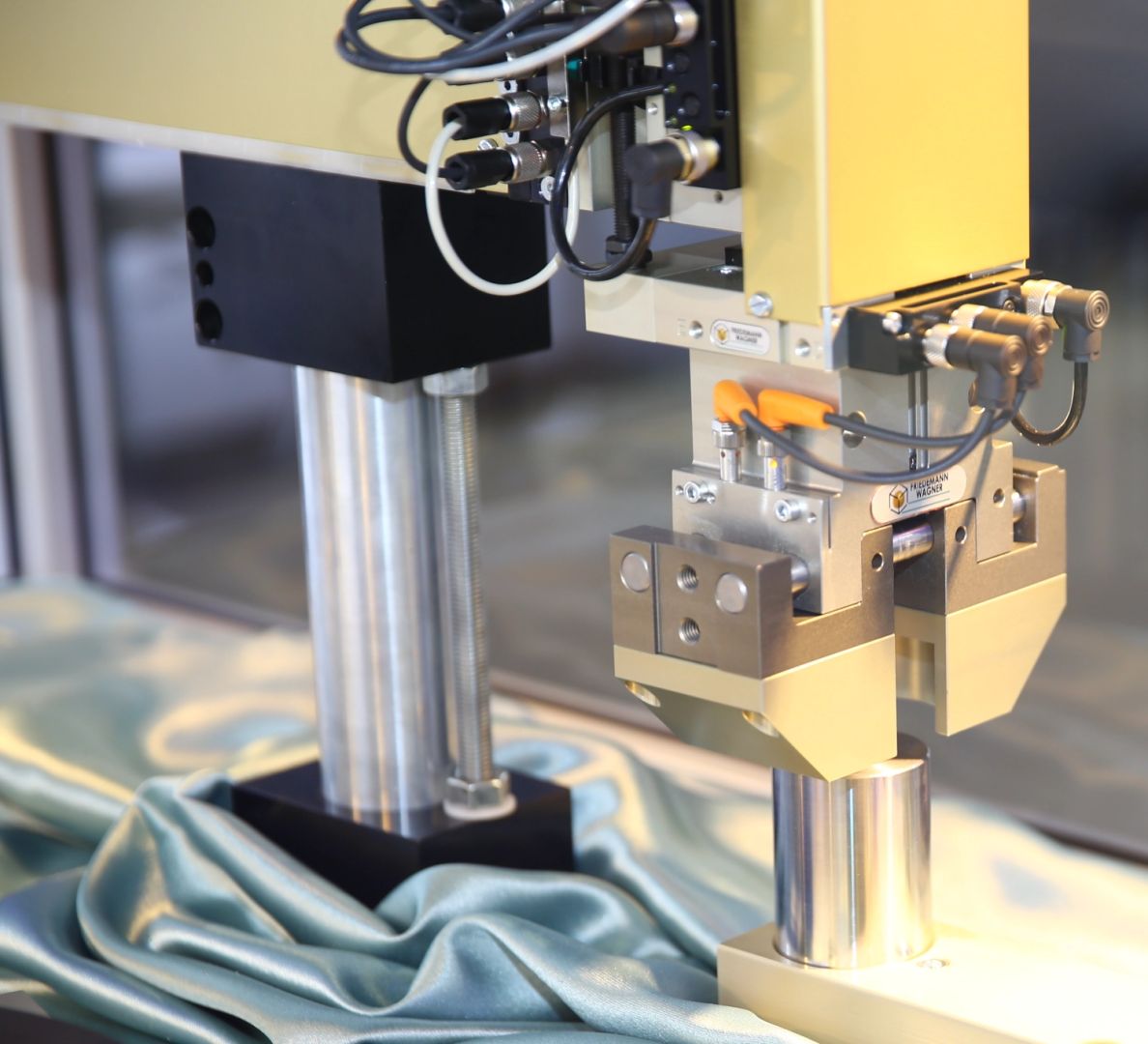 Modulares Pick-and-Place-System von Friedemann Wagner GmbH - schnell verfügbar und kosteneffizient