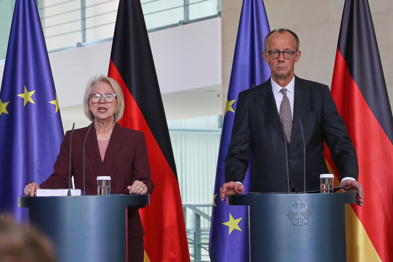 Monika Schnitzer und Friedrich Merz am 12.11.2025