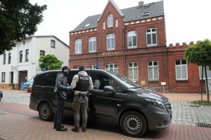 Mutmaßliche rechte Terrorzelle: Junge Männer festgenommen