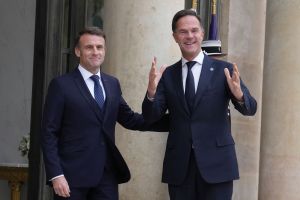 NATO-Generalsekretär in Paris