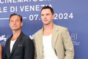 Nicholas Hoult und Jude Law