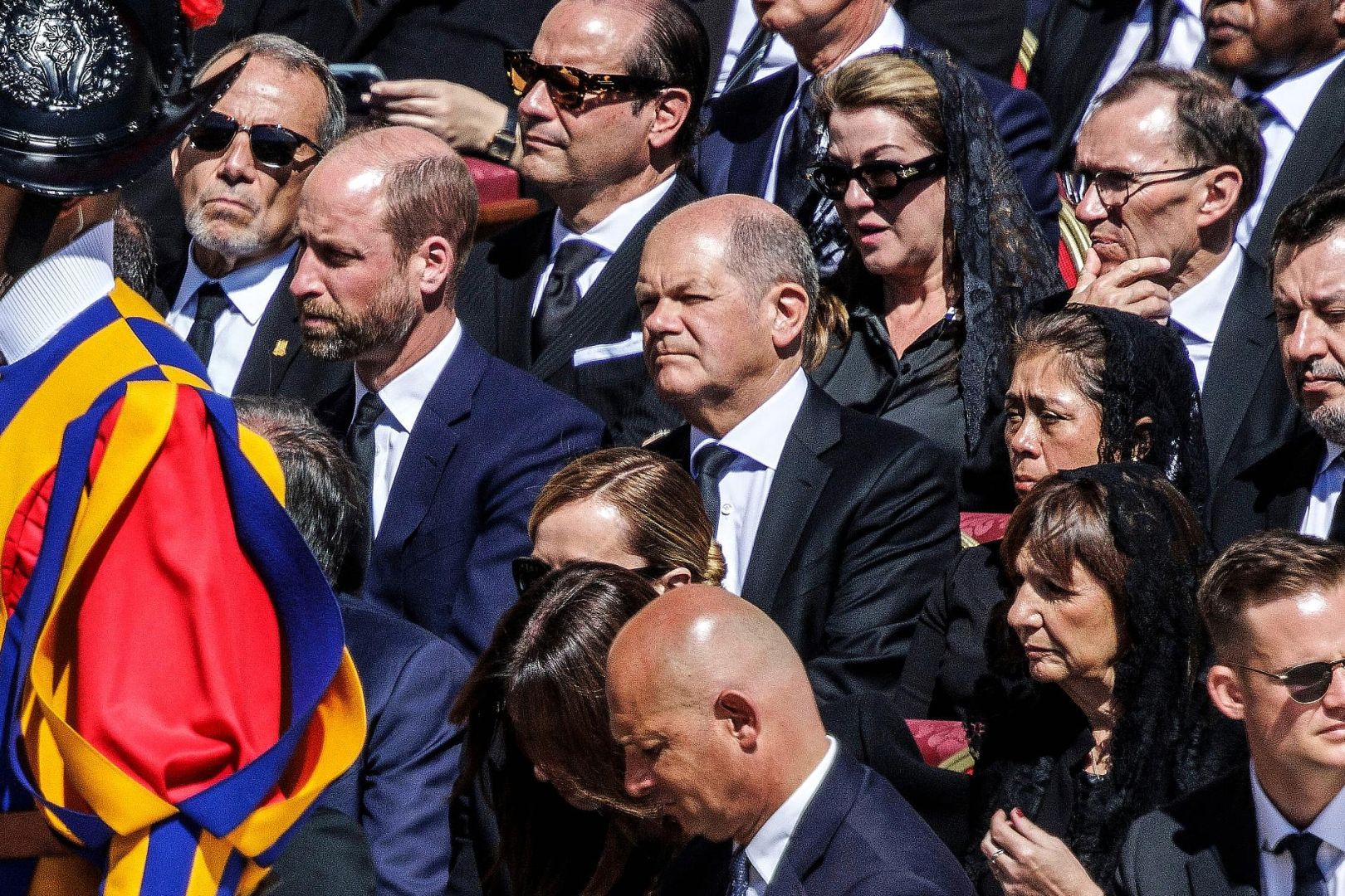 Olaf Scholz beim Papst-Begräbnis am 26.04.2025