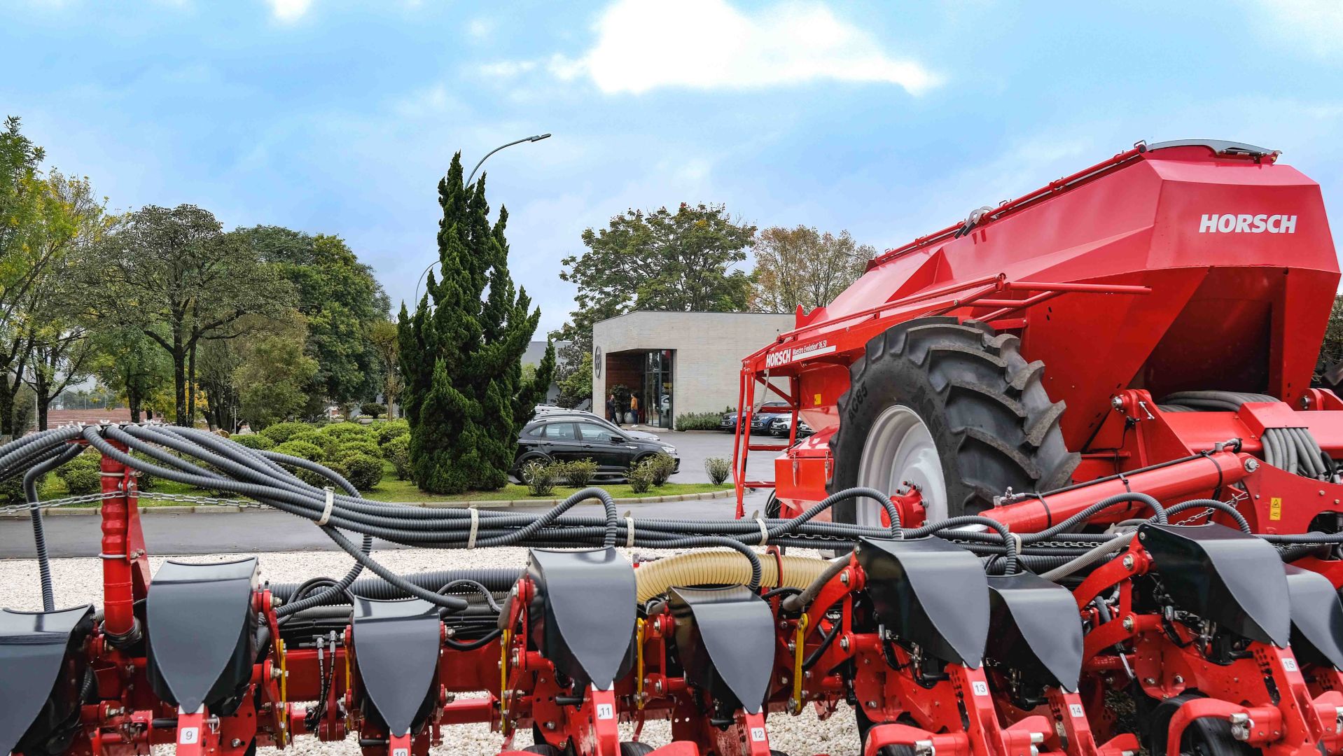 Perfektes Rot auf brasilianischen Feldern