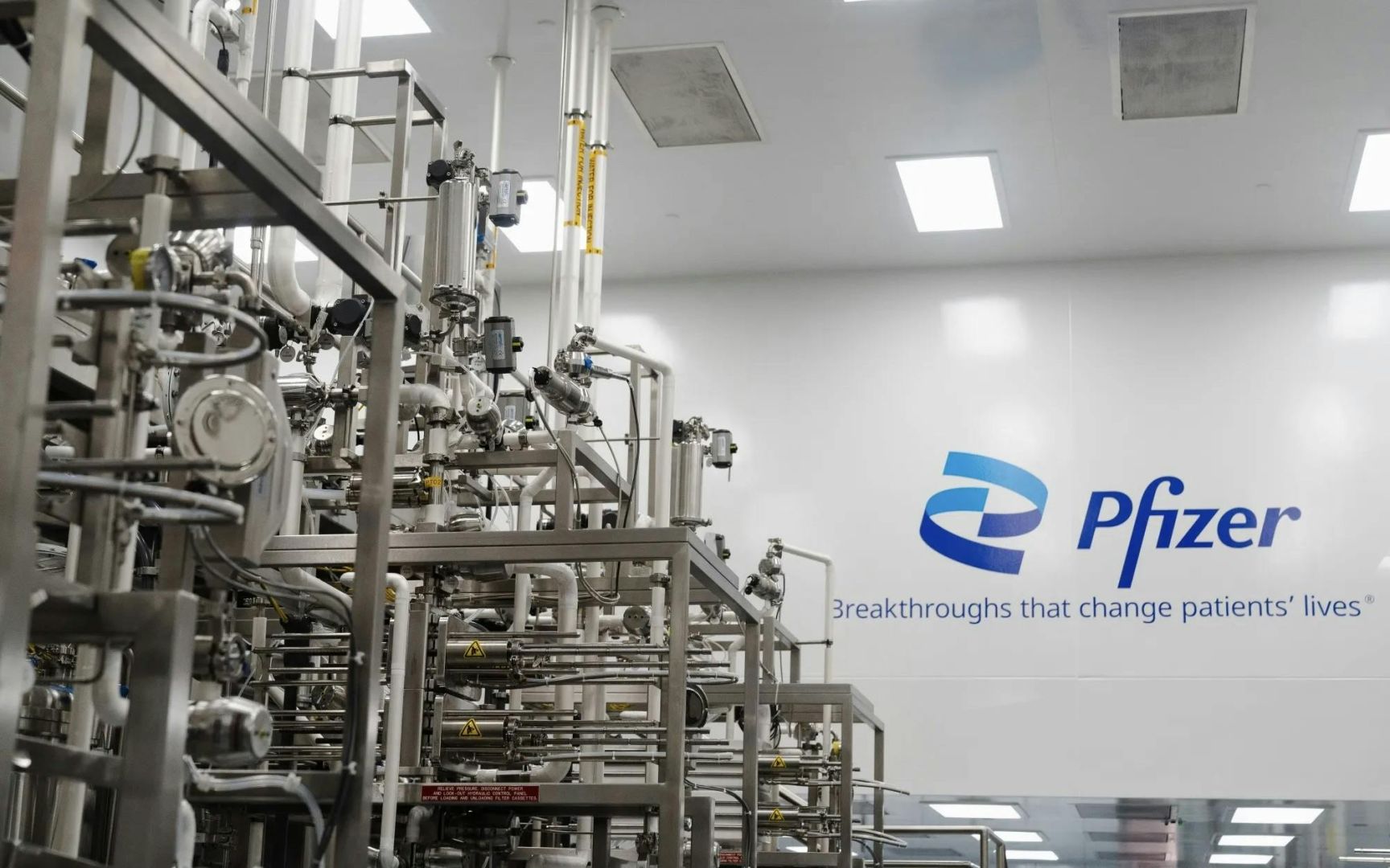 Pfizer schraubt Gewinnprognose nach oben – Einsparziele und Preisdruck dominieren Strategie