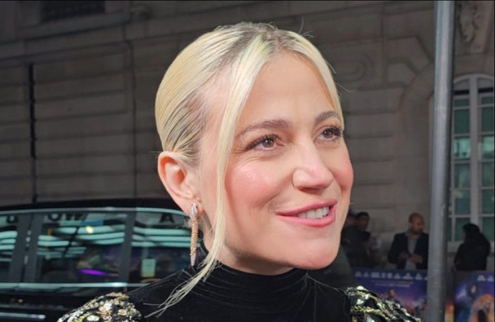 Pixie Lott bei der Premiere von 'Christmas Karma' in London